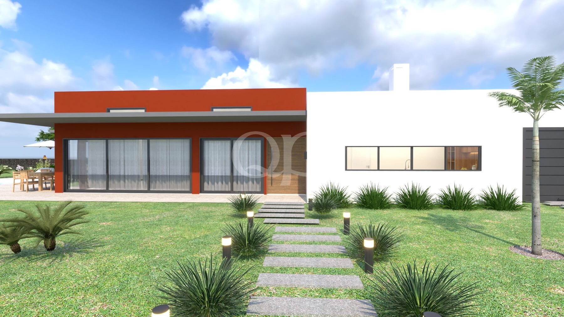 Vista frontal de uma casa moderna com um bloco laranja à esquerda e uma ala branca à direita, grandes portas de correr de vidro e um caminho de pedras que conduz ao relvado.