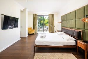 Moradia remodelada entre Quinta do Lago e Vale do Lobo - QP Savills