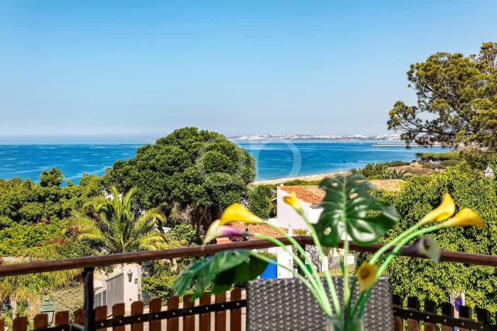 Stadthaus mit Dachterrasse und Meerblick in Vale do Lobo - QP Savills