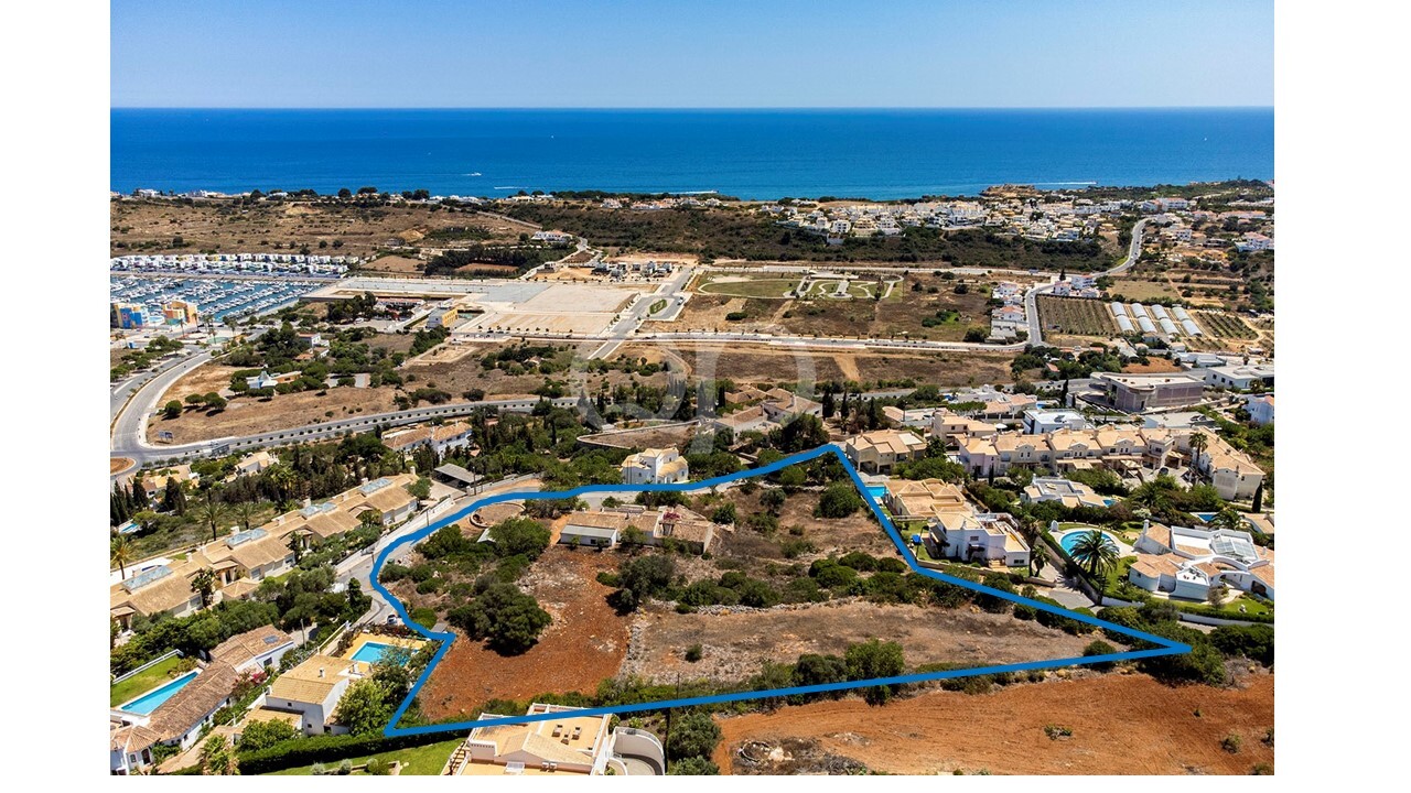 Terrain avec projet approuvé à Albufeira - QP Savills