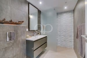Contemporary 3-Bedroom Villa with Panoramic Ocean Views in Goldra43