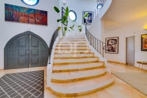 Exceptional 6 to 8-Bedroom Estate in the Golden Triangle12