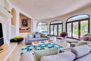 Exceptional 6 to 8-Bedroom Estate in the Golden Triangle21