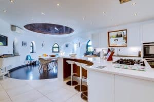 Exceptional 6 to 8-Bedroom Estate in the Golden Triangle27