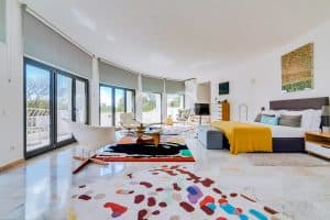 Exceptional 6 to 8-Bedroom Estate in the Golden Triangle38