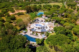 Exceptional 6 to 8-Bedroom Estate in the Golden Triangle4