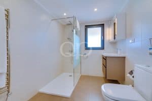 Exceptional 6 to 8-Bedroom Estate in the Golden Triangle83