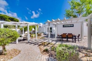 Exceptional 6 to 8-Bedroom Estate in the Golden Triangle88