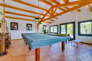 Exceptional 6 to 8-Bedroom Estate in the Golden Triangle89