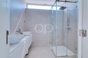 Exceptional Modern Villa in Rocha da Pena37