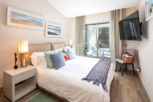 Moradia costeira remodelada entre Quinta do Lago e Vale do Lobo - QP Savills