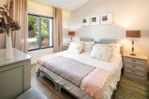 Moradia costeira remodelada entre Quinta do Lago e Vale do Lobo - QP Savills
