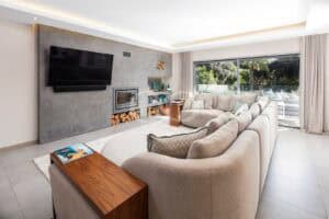 Moradia costeira remodelada entre Quinta do Lago e Vale do Lobo - QP Savills
