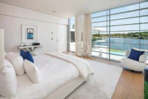 Impressionante moradia à beira do lago na Quinta do Lago, Algarve - QP Savills