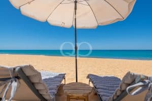 Excecional moradia à beira-mar na Ilha de Faro, Algarve - QP Savills
