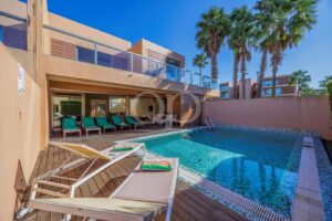 Luxurious Villa 800m from Salgados Beach - QP Savills