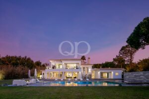 Moradia elegante e privada na Quinta do Lago, Algarve - QP Savills