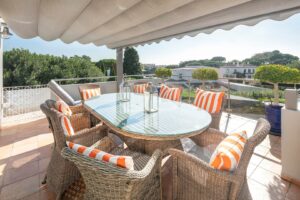 Elegant 4-Bedroom Villa with Pool in Prime Vale do Lobo Location - QP Savills