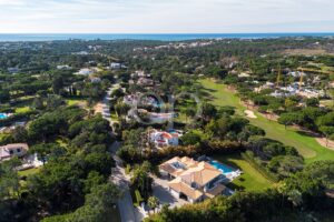Moradia elegante e privada na Quinta do Lago, Algarve - QP Savills