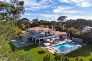 Moradia elegante e privada na Quinta do Lago, Algarve - QP Savills
