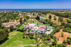 Exceptional Estate in Porches6