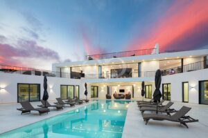 Moderne Villa in erster Reihe mit Blick auf die Ria Formosa und das Meer - QP Savills
