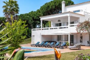 Villa spacieuse avec court de tennis, Algarve - QP Savills