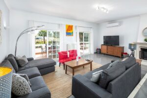 Villa spacieuse avec court de tennis, Algarve - QP Savills