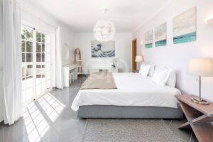 Villa spacieuse avec court de tennis, Algarve - QP Savills