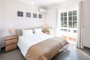 Villa spacieuse avec court de tennis, Algarve - QP Savills