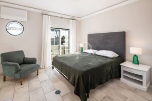 Renoviertes Stadthaus im Pinheiros Altos Golf Resort, Algarve - QP Savills