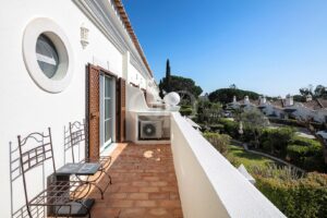 Renoviertes Stadthaus im Pinheiros Altos Golf Resort, Algarve - QP Savills