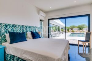 Contemporary 4-Bedroom Villa in Sa_âo Bra_üs de Alportel31