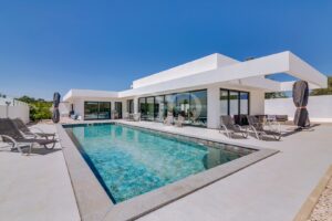 Contemporary 4-Bedroom Villa in Sa_âo Bra_üs de Alportel36