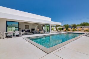 Contemporary 4-Bedroom Villa in Sa_âo Bra_üs de Alportel41