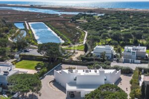 Moderne Villa in erster Reihe mit Blick auf die Ria Formosa und das Meer - QP Savills