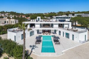 Moderne Villa in erster Reihe mit Blick auf die Ria Formosa und das Meer - QP Savills