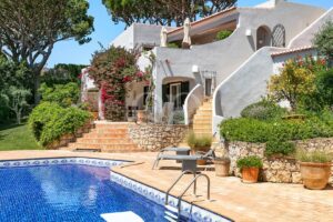 Traditional Villa with Pool in Vale do Lobo, Algarve - QP Savills