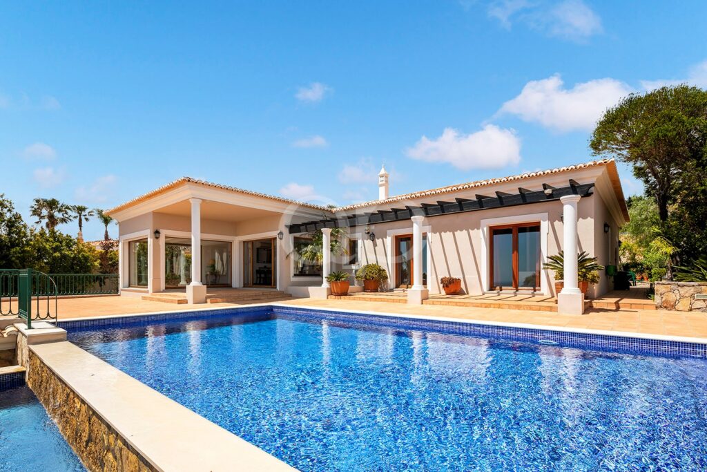 Charming Villa in Quinta das Raposeiras, Algarve - QP Savills