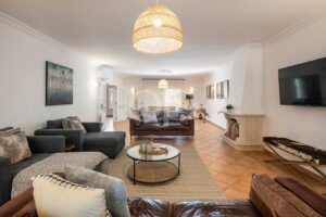 Renoviertes Stadthaus in Encosta do Lobo, Algarve - QP Savills