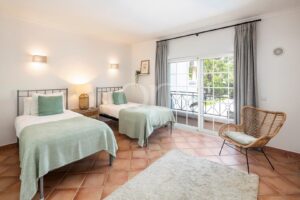 Renoviertes Stadthaus in Encosta do Lobo, Algarve - QP Savills
