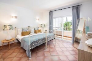 Renoviertes Stadthaus in Encosta do Lobo, Algarve - QP Savills
