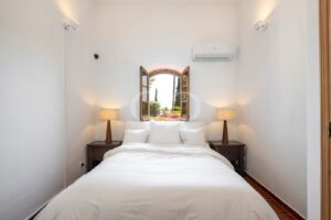 Charmante traditionelle Villa mit beheiztem Pool und Garten, Algarve – QP Savills
