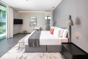 Architektonisch gestaltete Villa in Quinta do Lago, Algarve – QP Savills