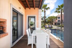 Apartamento moderno no Vale do Lobo Resort, Algarve - QP Savills