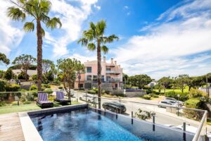 Apartamento moderno no Vale do Lobo Resort, Algarve - QP Savills