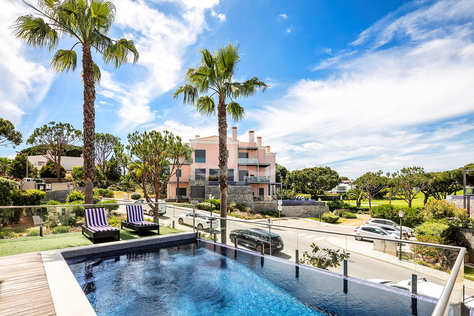 Apartamento moderno no Vale do Lobo Resort, Algarve - QP Savills