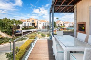 Apartamento moderno no Vale do Lobo Resort, Algarve - QP Savills