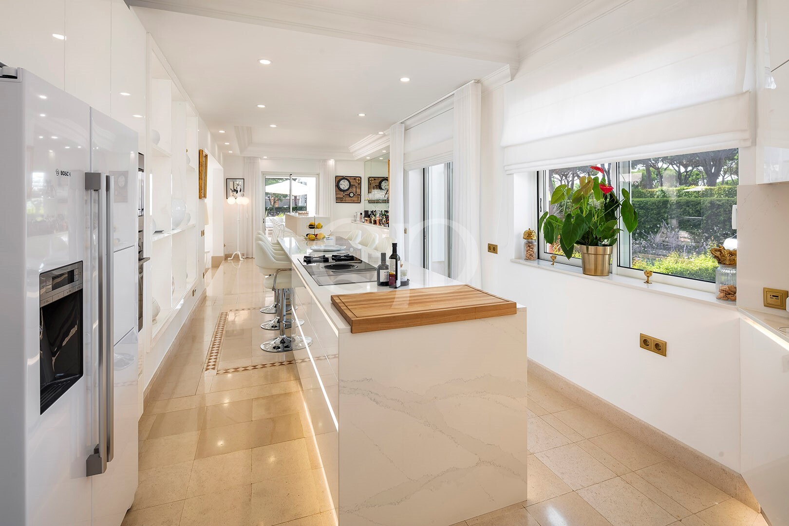 Open Plan Kitchen and Bar
