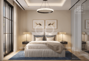 Chambre d'hôtel avec un lit placé au centre, deux tables de chevet avec des lampes, des tons beiges, des gravures d'oiseaux encadrées et un tapis bleu devant les baies vitrées donnant sur le balcon.